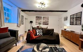 Superbly Located 2 Bedroom Luxury Apartment